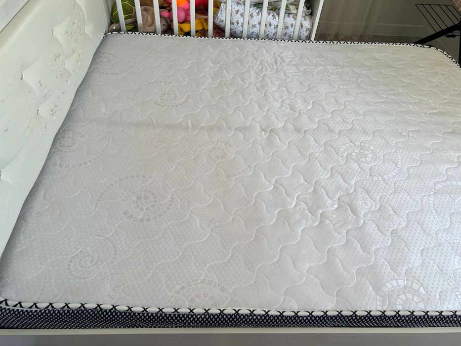 Кровать двуспальная