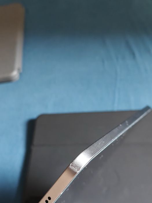 Ipad Air 5 2022 M1 64 GB + husa cu tastatura MDM