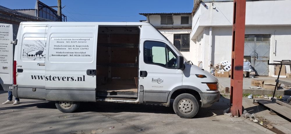 Vand dubă Iveco.