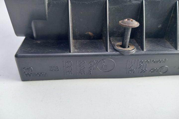 Capac filtru aer   1K0129607 Volkswagen VW Touran prima generatie