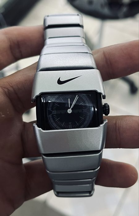 часы от бренда Nike