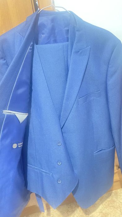 Костюм мужской тройка