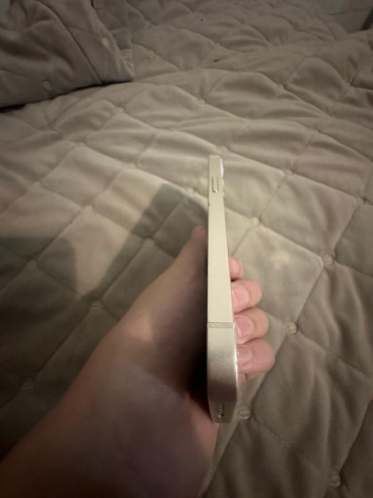 Iphone 13 белый.