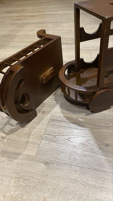 Поставка за бутилки и чаши