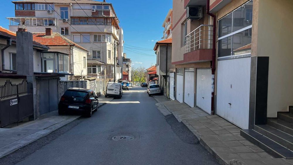 Гараж под наем - до голяма БИЛА, кв. Възраждане, ул. Дравска епопея