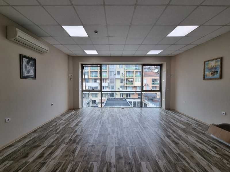 Дава се под наем Офис в Велико Търново, Център - 50 кв.м за 336.6 € - Снимка #2