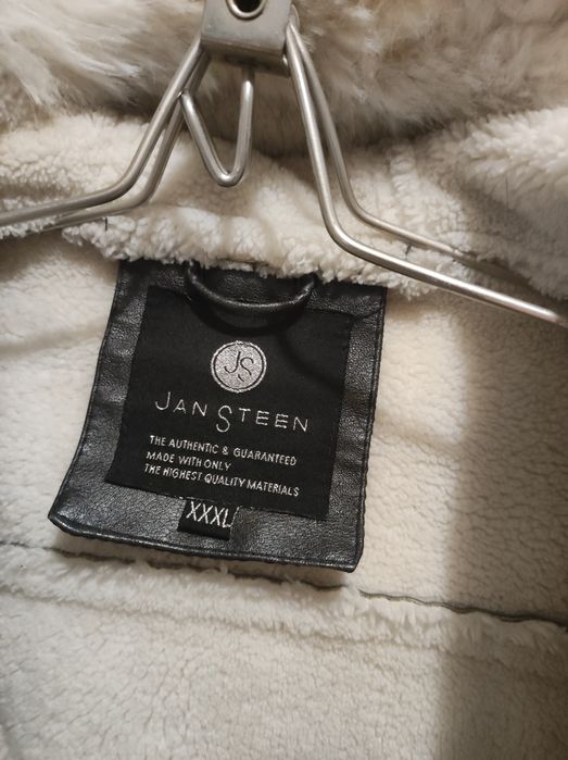 Дублёнка, шуба, шапка.