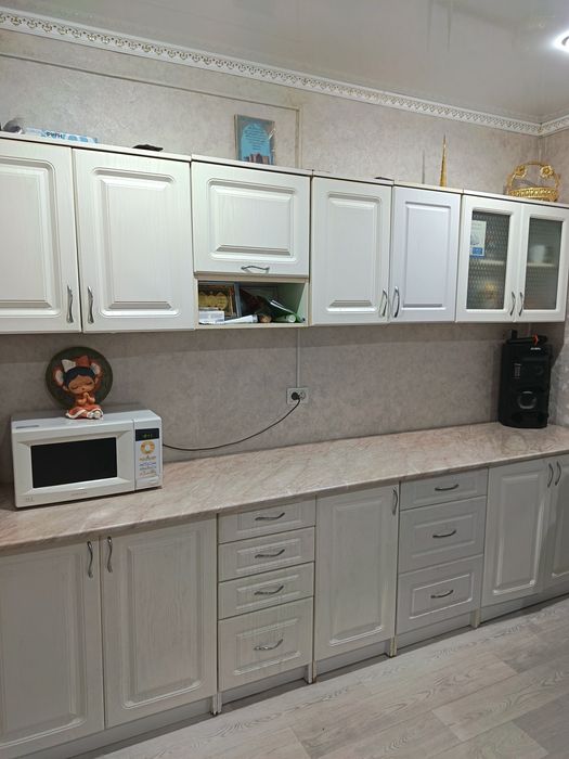 Продам кухинный.