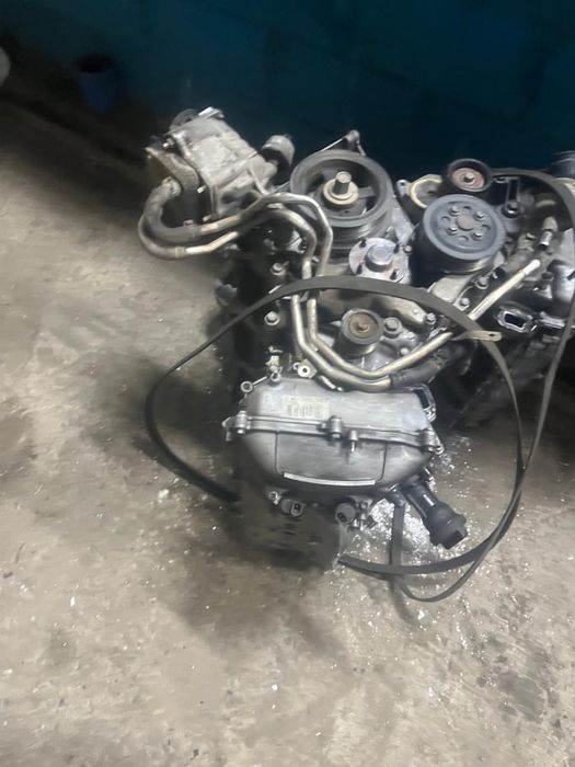 Продаю двигатель на Лексус 5.7