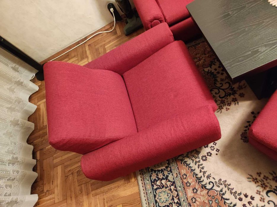 Холна гарнитура със секция и холна маса