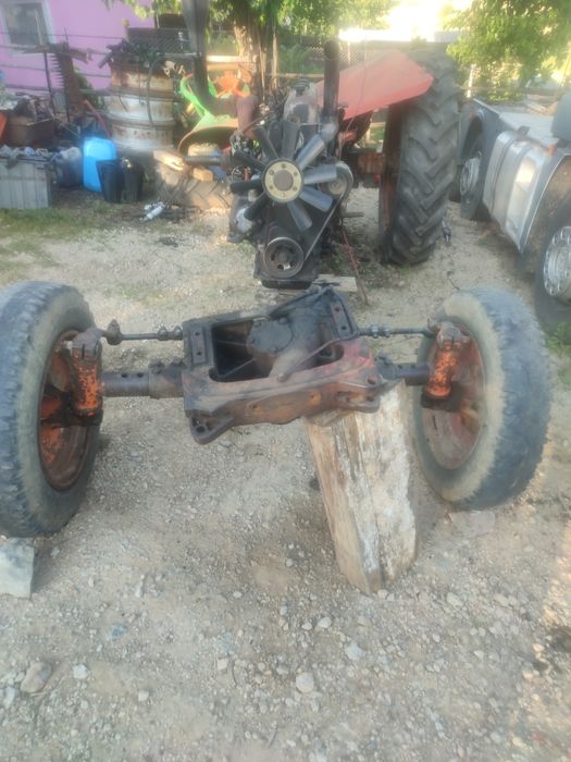 Vând piese tractor U650