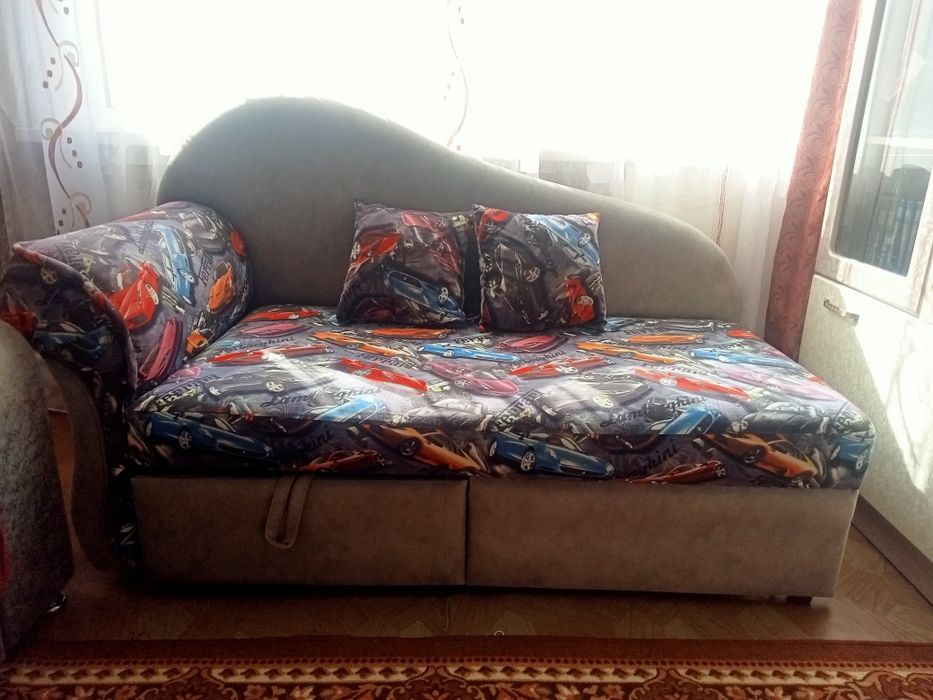Мини диван для детской или гостинной