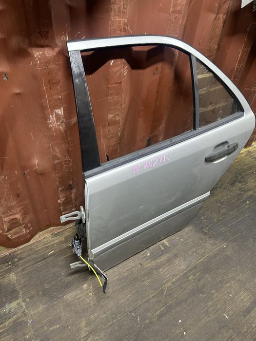 Дверь задняя левая Mercedes benz w202