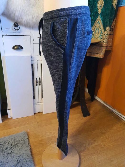 Pantaloni sport unisex marimea 140 cm