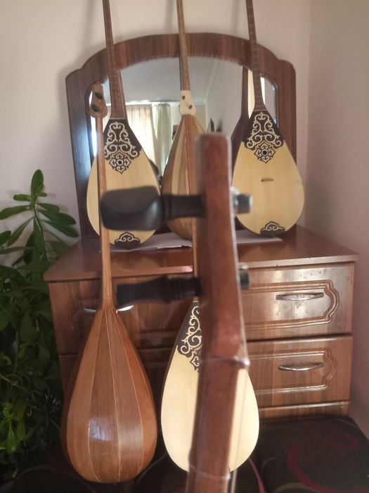 Домбыра сатамыз..