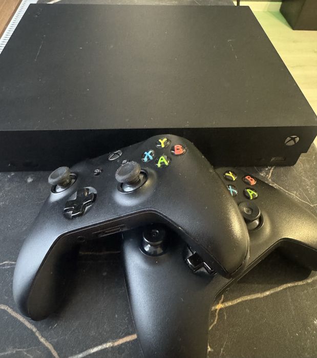 Consola Xbox One X 1TB + 2 manete