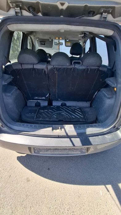 Dezmembrez Mitsubishi Colt