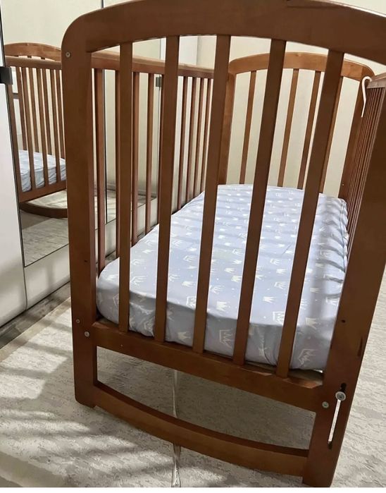 Продам манеж деревянный