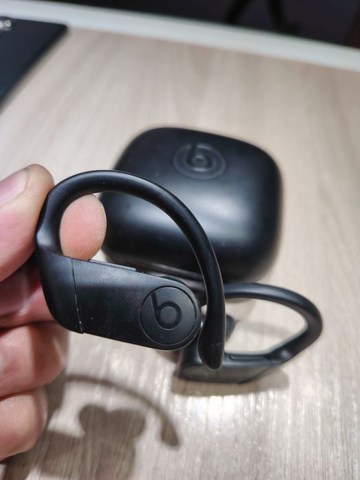 Продам Powerbeats pro