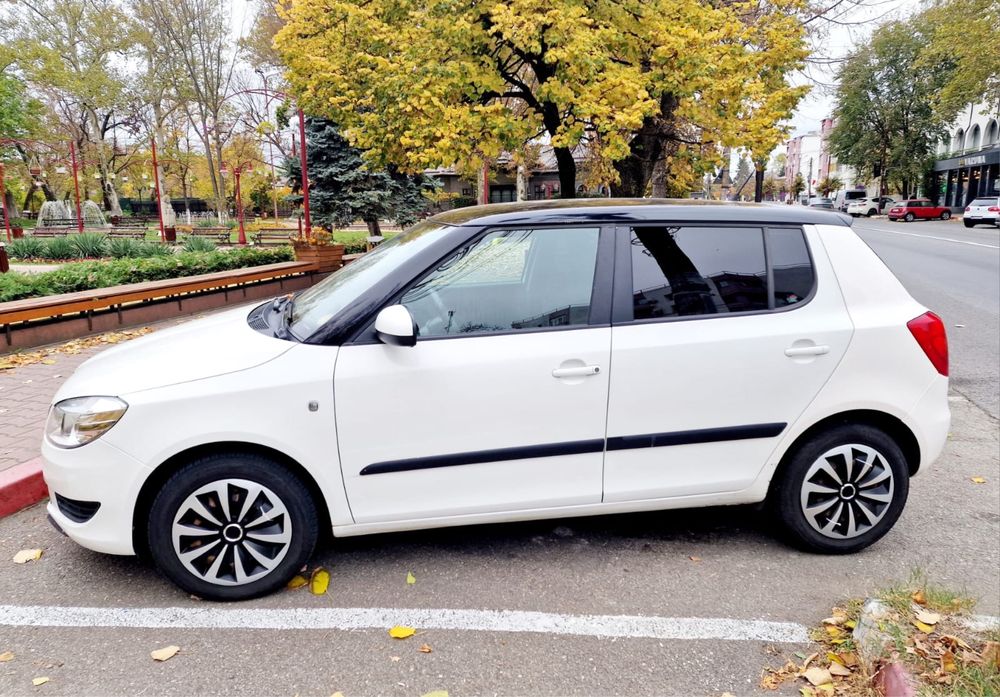 Vand skoda fabia din 2011 monte carlo motor 1.6 TDI de 90 cai- euro 5