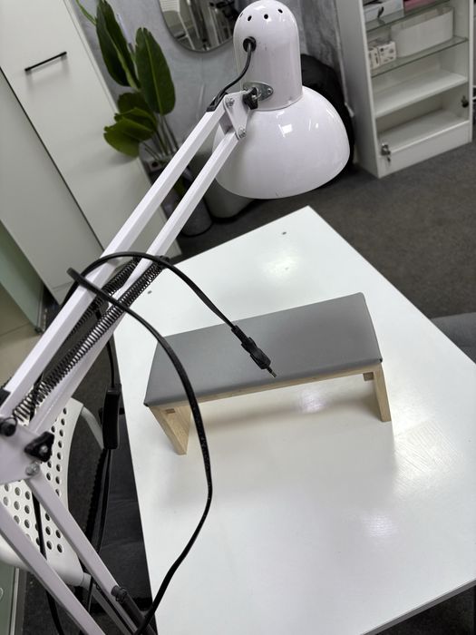 Маникюрный столик