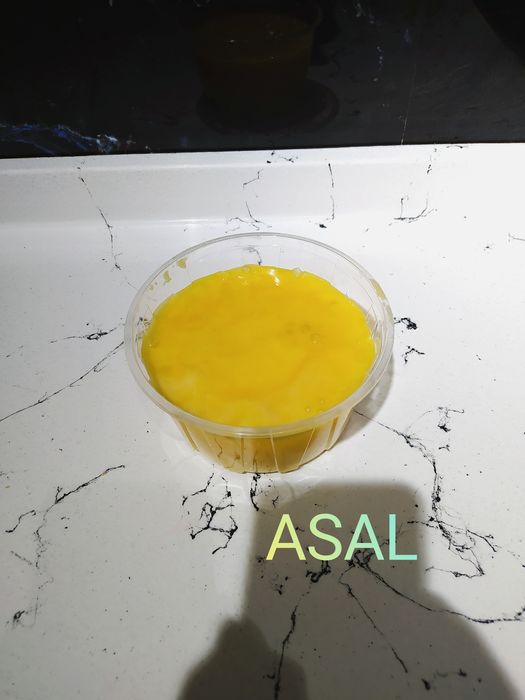 Asal sotiladi narxi 150 000 sum kungi boqar gulni asali.  Rasiski asal