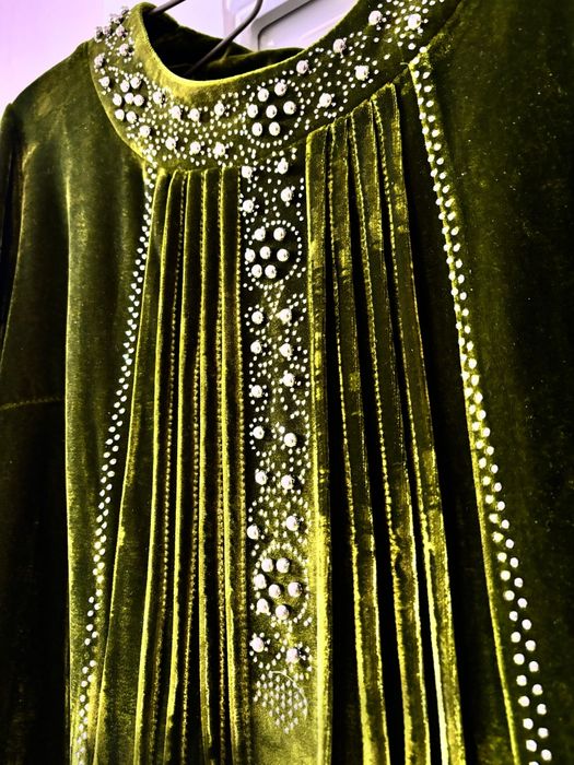 Көйлек сатылады.