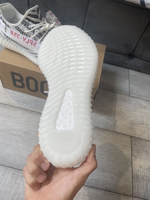 !LICHIDARE STOC! Yeezy 350 Zebra.