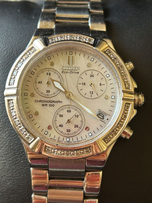Дамски часовник CITIZEN с диаманти