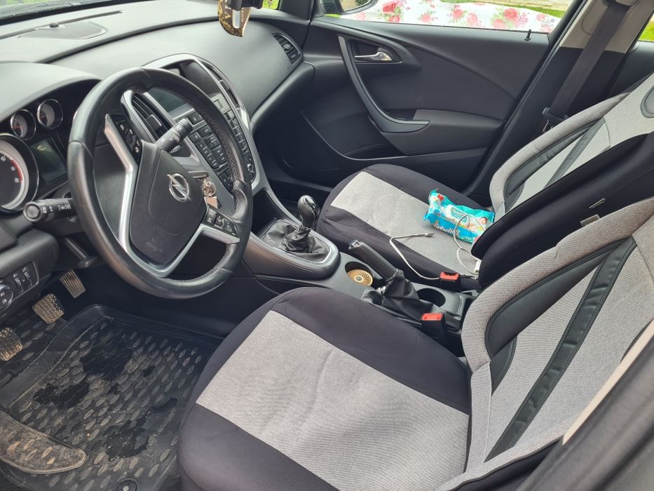 Opel astra j sedan