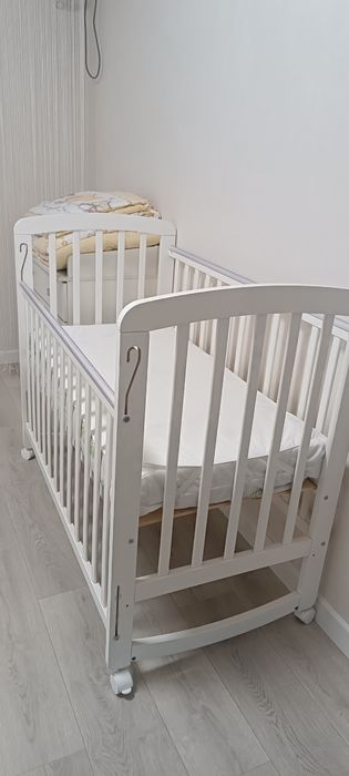 Кроватка с матрасом  120*60 см