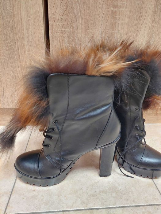 Дамски боти естествена кожа и косъм само за 35лв