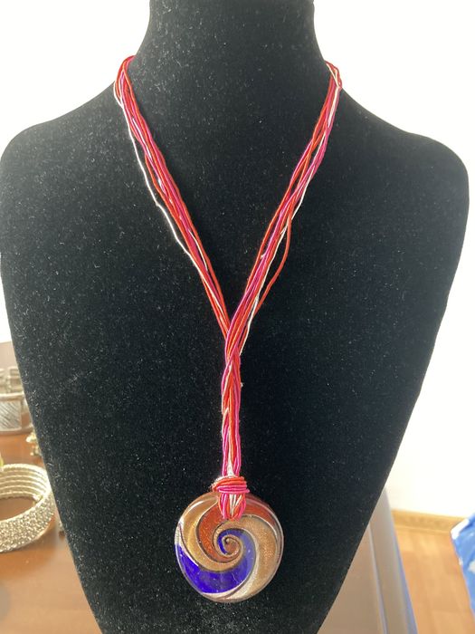 Colier rosu cu pandativ