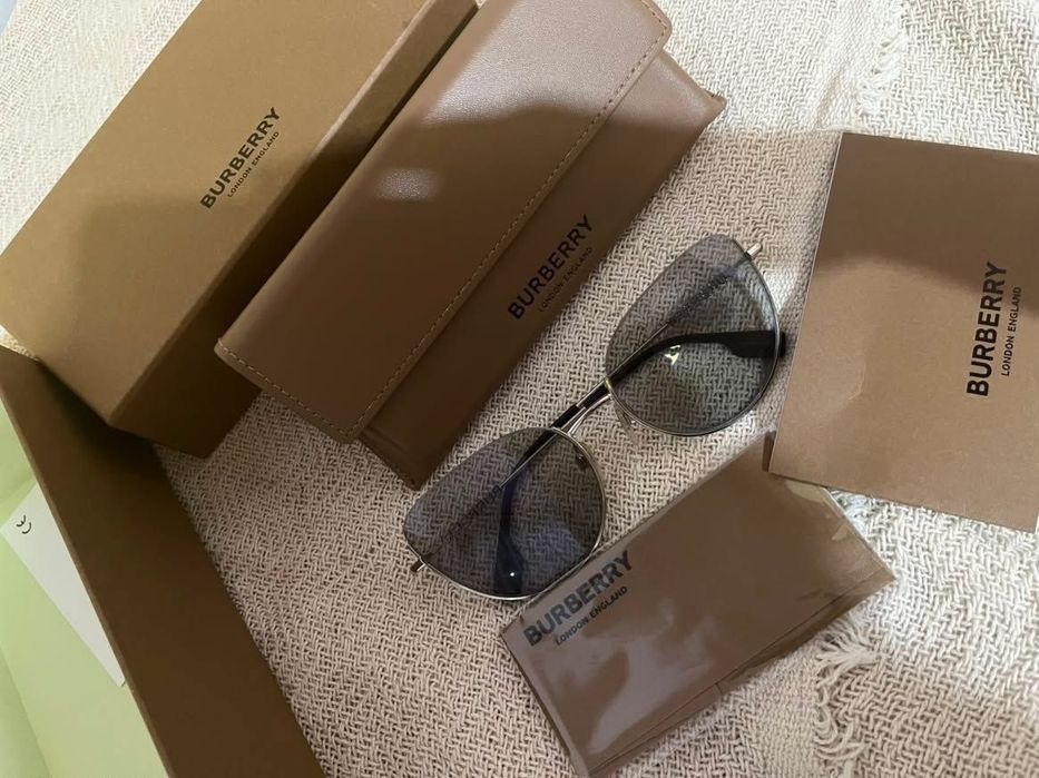 Продавам оригинални очила на Burberry