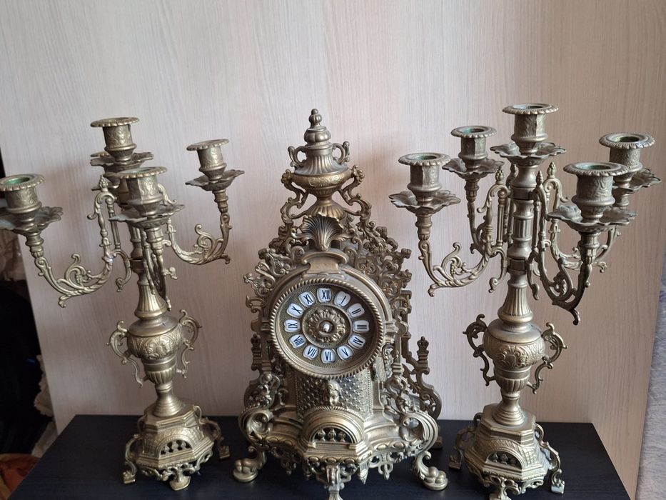 Ceas cu doua sfesnice din bronz