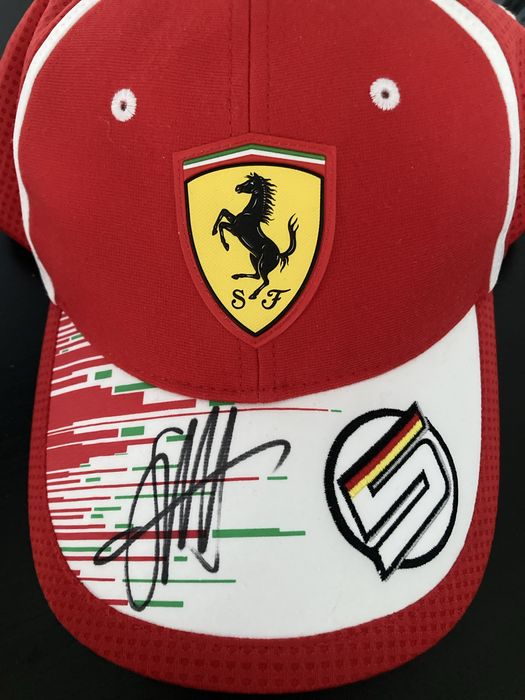 Șapcă originala, Semnată de pilotul de Formula 1 Sebastian Vettel.