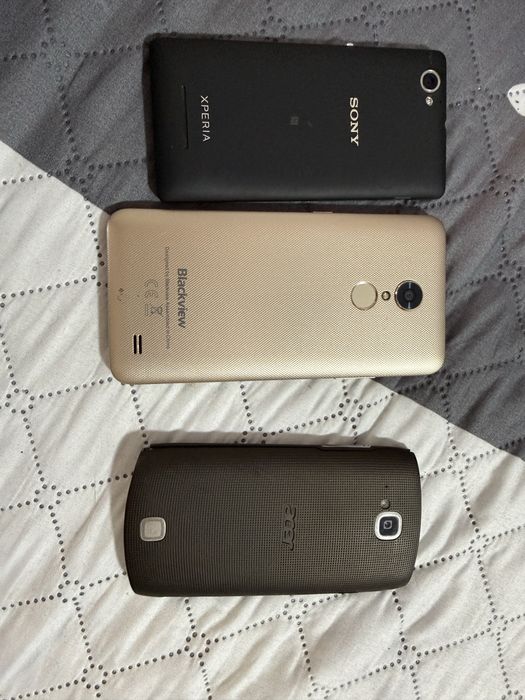 Vand mai multe telefoane