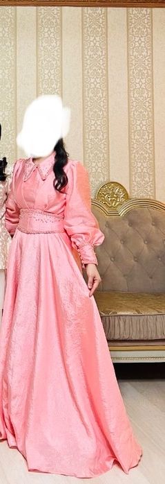 Әдемі қызғылт кешкі көйлек сатылады