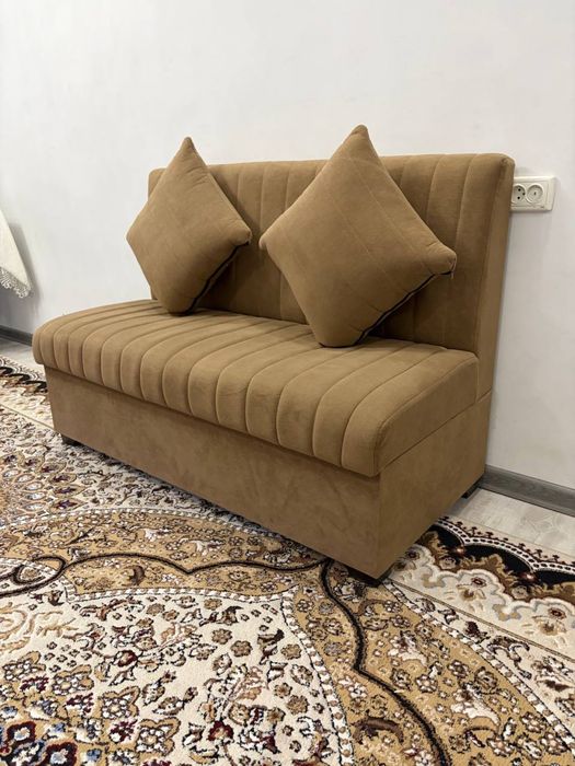 Juda chiroyli sifatli divan sotiladi