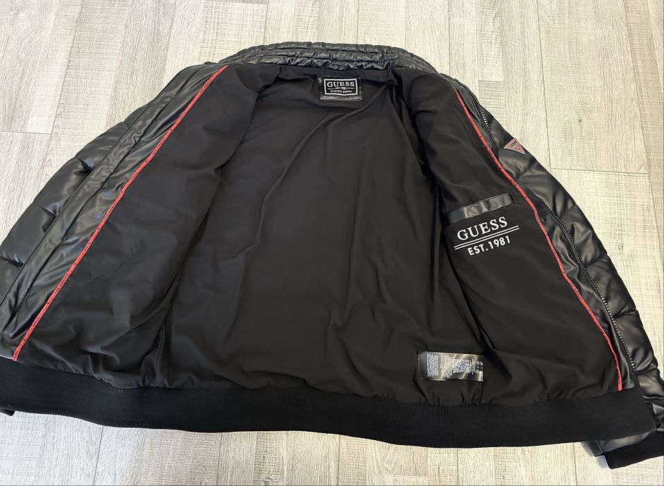 Geaca  GUESS marimea L