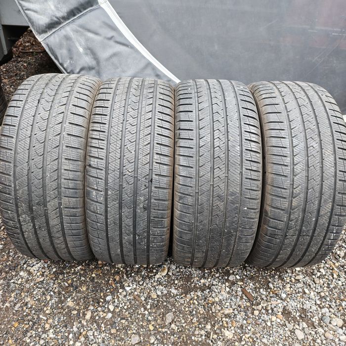 Anvelope 255/40R20 marca Vredestein, DOT 2023,All Season,7 mm