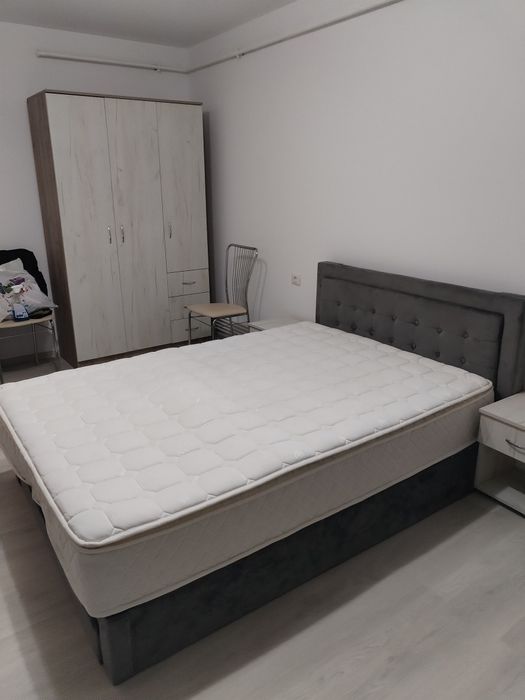 Pat tapitat pentru dormitor cu saltea