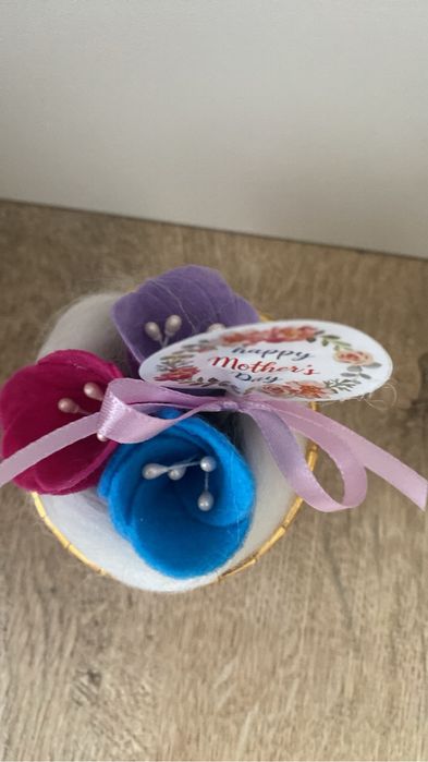 Декорации с цветя от филц- първи учебен ден