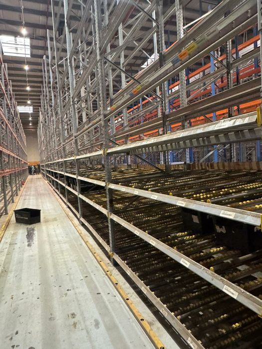 Vând sistem raft industrial de depozitare la cel mai mic preț
