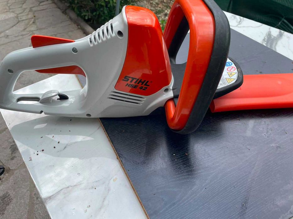 Stihl HSE 42 трион за храсти