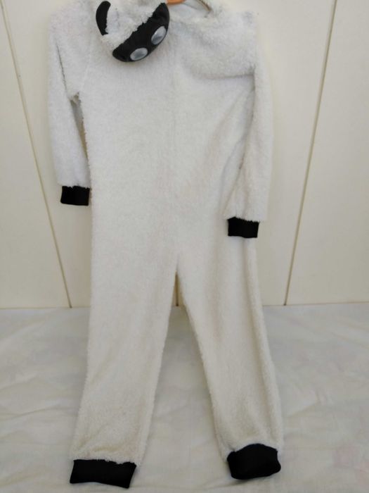 различни играчки,костюми