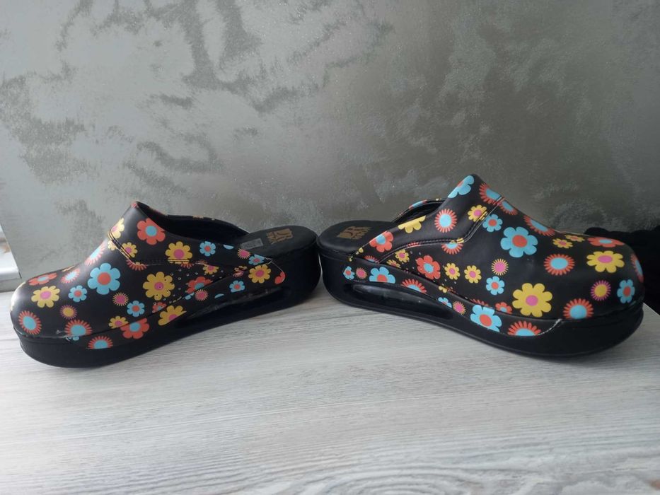 Медицински чехли / сабо номер 39