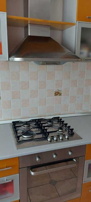 Кухонный гарнитур+ вытяжка