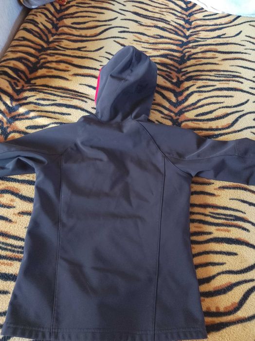 Vând geacă softshell 128/134