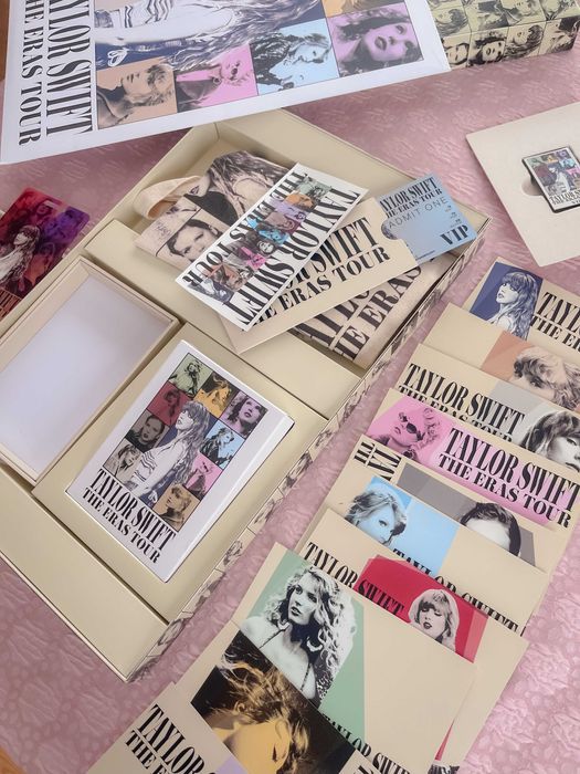 Set VIP complet. Taylor Swift | The Eras Tour–Merchandise oficial